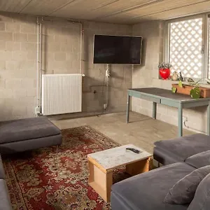 Mari's: Multifunctional Shelter With Big Garden Gent